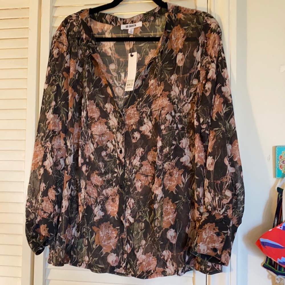 BB Dakota floral top nwt